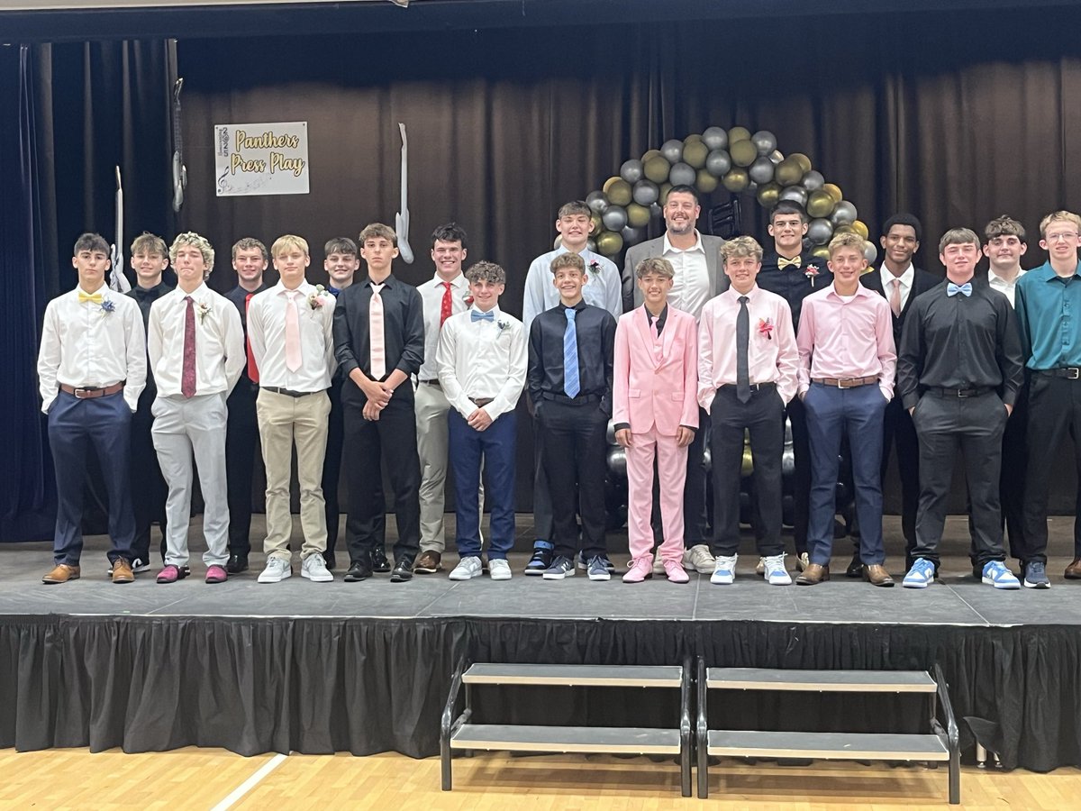 PCHS_Hoops's tweet image. Our guys cleaned up nicely for PCHS Homecoming last night! #PlayWithPride #Family