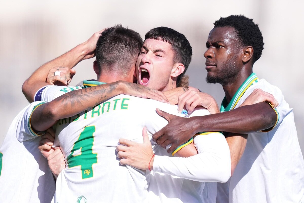 Settimana di sproloqui su rigori, di ratti sbiaditi alla riscossa ma alla fin l'epilogo è sempre questo: vivete di riflessi e ve la prendete sempre nel culo, in un modo o nell'altro. Vittoria da squadra VERA. 
Salutate la Capolista. FORZA ROMA 💛🔴 #FiorentinaRoma