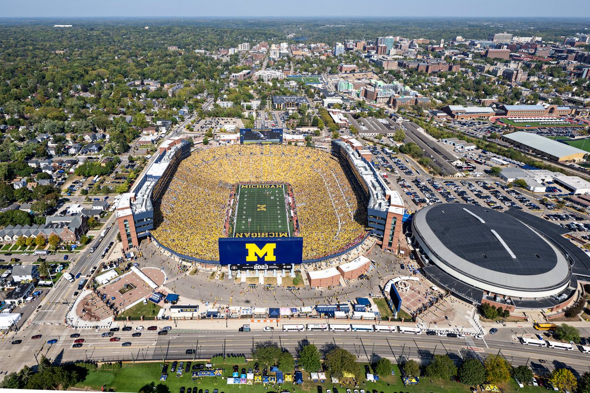 UMichFootball's tweet image. It's beautiful 🟡😍