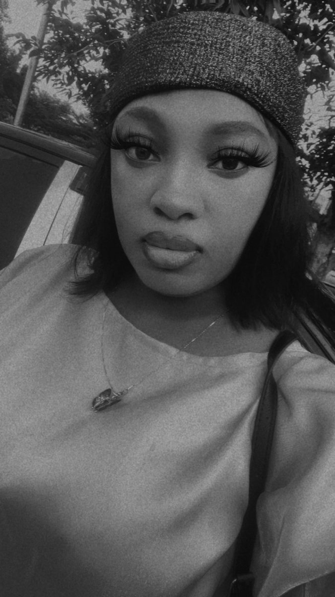 Horllawhunmii's tweet image. A lil Jesus, a lil lip gloss…..perfect combo 😍✨
Went to church, got my blessings &amp;amp; still ate the look 😌💅🏽 #jesusbaby #SundayMood