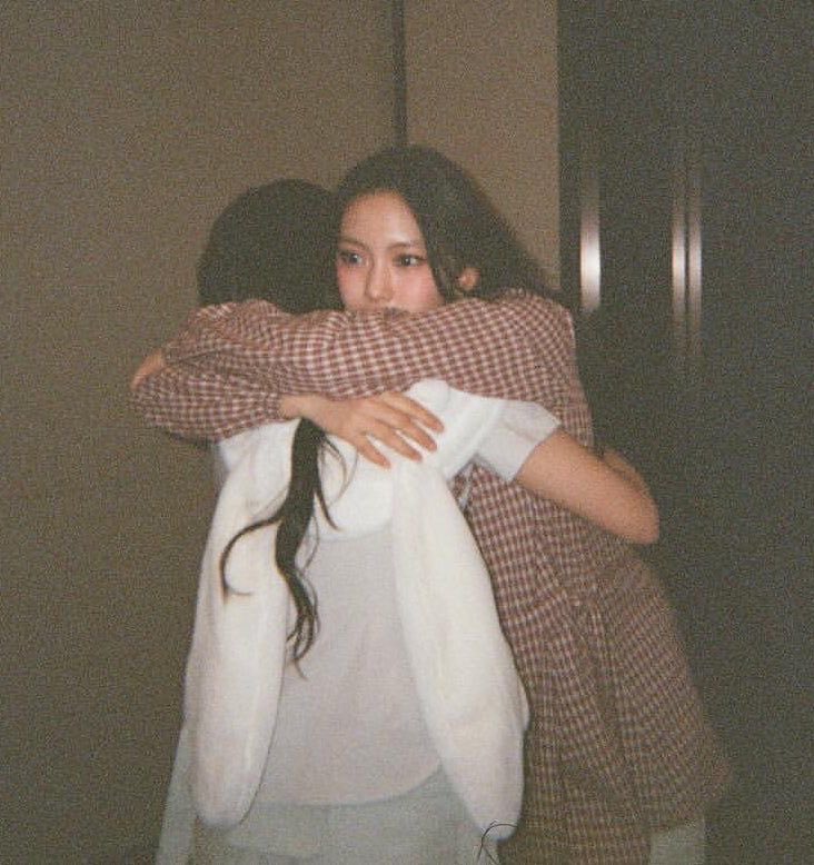 pictureshyein's tweet image. happy birthday to one of the strongest girls i know &amp;lt;3 i hope you have a wonderful day, hanni 

Chapter 21 With Hanni
#투마이스위트달링_팜하니_생일
#21st_Hanniverse
#HAPPY_HANNI_DAY