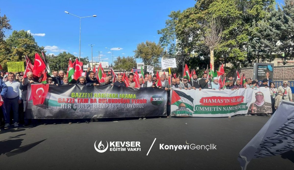Bugün Ankara’da Gazze için yapılan yürüyüşte yer aldık.

"Gazze’yi haritada arama; Gazze tam da bulunduğun yerdir.
Her gün paramparça oluyoruz."

-Seyda Feyzullah Konyevi Hazretleri