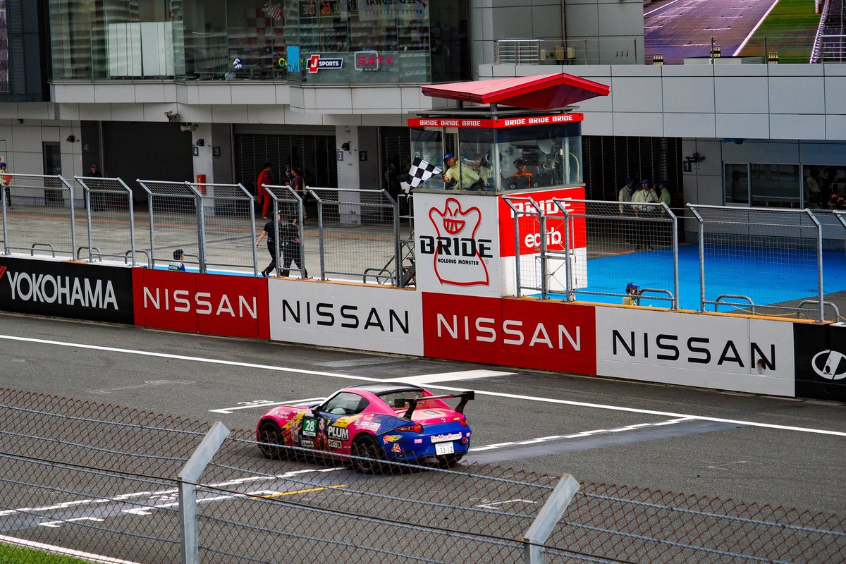 jishikaw8's tweet image. マツ耐決勝。総合3位、クラス優勝で着地。富士の表彰台でシャンパンファイトの図。
@arumo2 さんいつも応援&amp;amp;お写真ありがとうございます。

#マツ耐
#PLUM