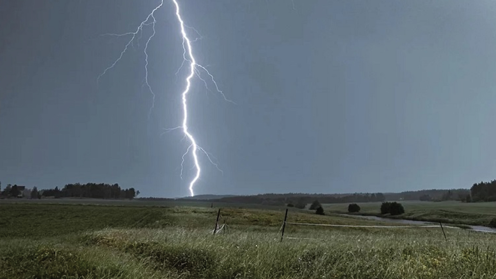 নওগাঁর রাণীনগরে বজ্রপাতে কৃষকের মৃত্যু