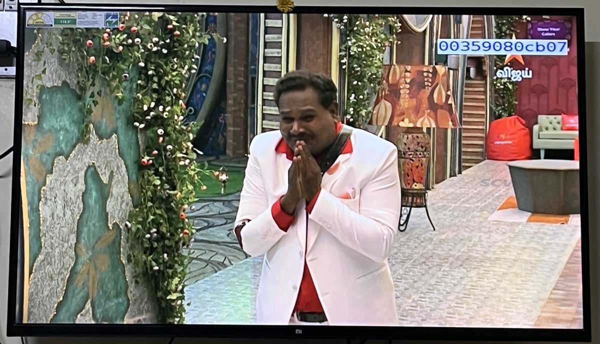 itisprashanth's tweet image. Both right leaning , but are looked like jokers in society . 

Now this is @vijaytelevision s game
Play .  No intelligent right leaning person will be a contestant . 

They will be shown as clowns (they already are ) and will be portrayed as if all right leaning people are idiots…