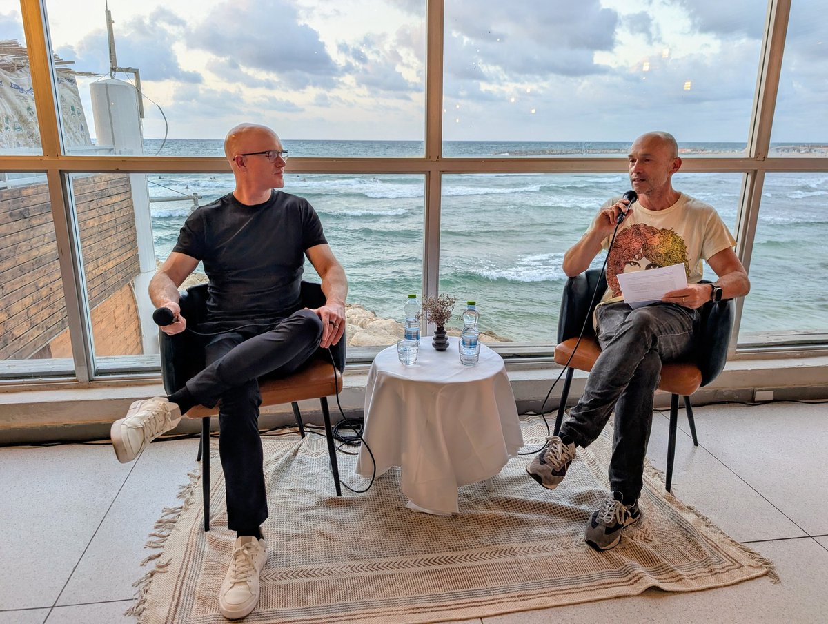 We got <a href="/brian_armstrong/">Brian Armstrong</a> in an intimate fireside chat with <a href="/GigiLevy/">Gigi Levy Weiss</a> here in Tel Aviv 🇮🇱

What should I ask him?