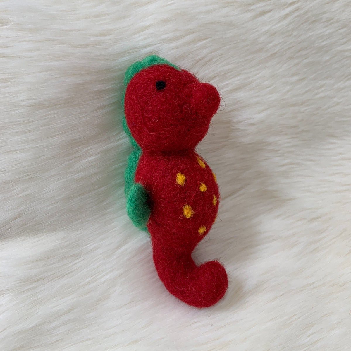 MerMadeFelting's tweet photo. Such a cute little Creation, The Strawberry Seahorse… what else should be made Strawberry?..! Strawberry Unicorn? Mushrooms? Snails? 
You can watch the Tutorial Here:
Happy Felting 🌬🍓🐴🤍
https://t.co/1XcNRncRq2 https://t.co/Az0MN2Zr3a