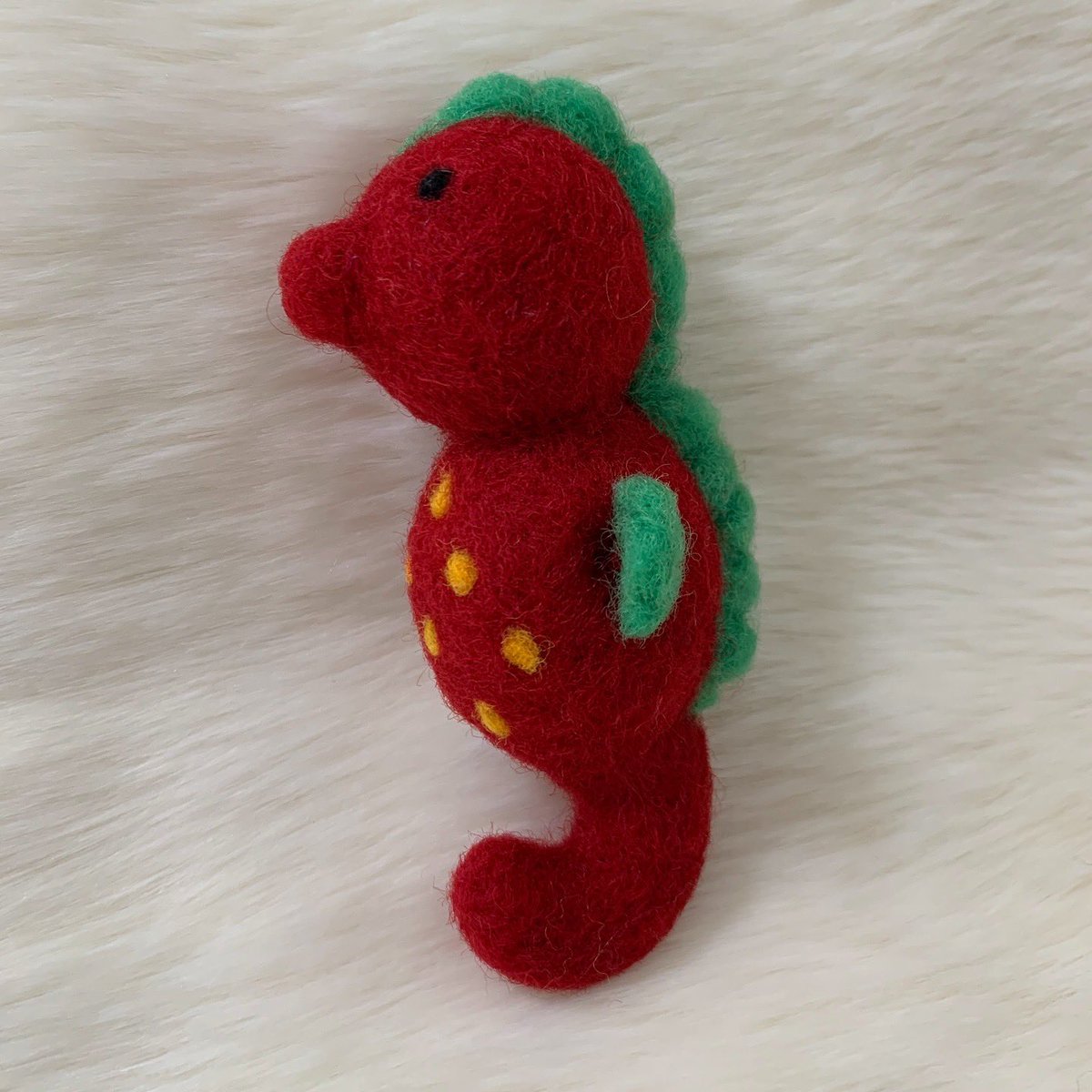 MerMadeFelting's tweet photo. Such a cute little Creation, The Strawberry Seahorse… what else should be made Strawberry?..! Strawberry Unicorn? Mushrooms? Snails? 
You can watch the Tutorial Here:
Happy Felting 🌬🍓🐴🤍
https://t.co/1XcNRncRq2 https://t.co/Az0MN2Zr3a