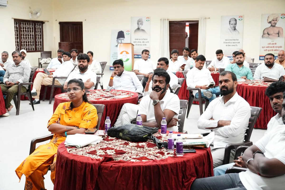 Satyabratadas_'s tweet photo. Review Meeting
  ବିହାର ସଦାକତ ଆଶ୍ରମ ରେ Indian Youth Congress ରାଷ୍ଟ୍ରୀୟ ପ୍ରଭାରୀ @Allavaru ji ଏବଂ ରାଷ୍ଟ୍ରୀୟ ଅଧ୍ୟକ୍ଷ @UdayBhanuIYC ji ଙ୍କ ଉପସ୍ଥିତି ରେ ଆଗାମୀ ବିହାର ବିଧାନସଭା ଇଲେକ୍ସନ ବିଷୟରେ ଆଲୋଚନା.
#IndianYouthCongress 
#biharelection2025 https://t.co/0i8DgkMA00