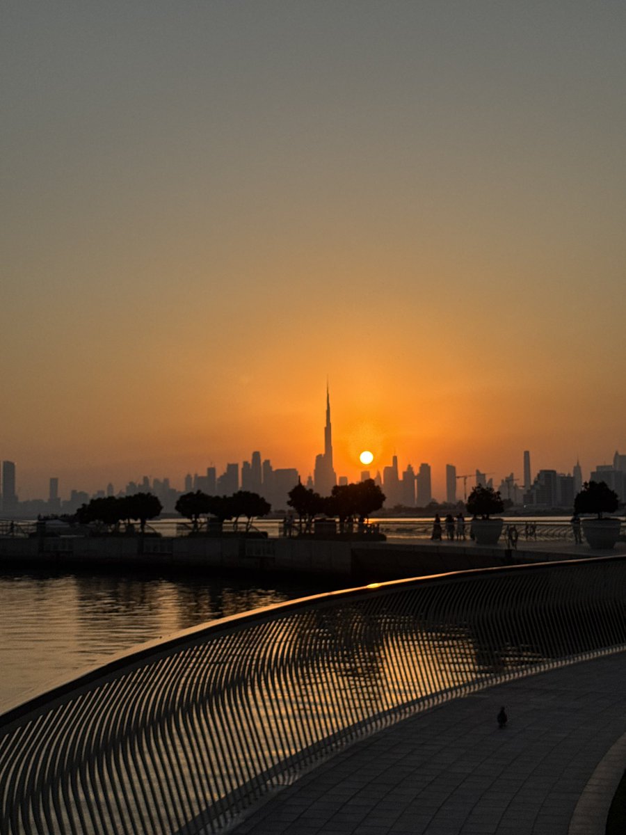 RBPhoto22237653's tweet photo. Sunset view of #dubai https://t.co/wIRrgVIc7p