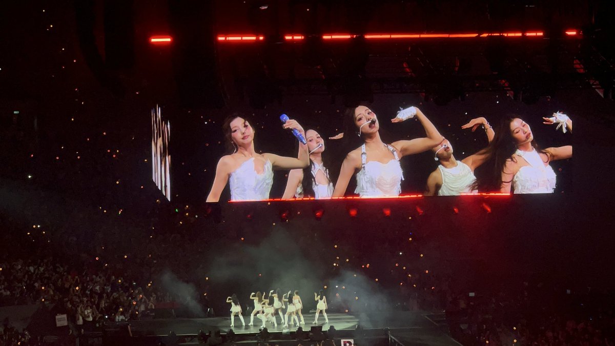 youjeebee's tweet image. i love you forever @JYPETWICE :: 100425