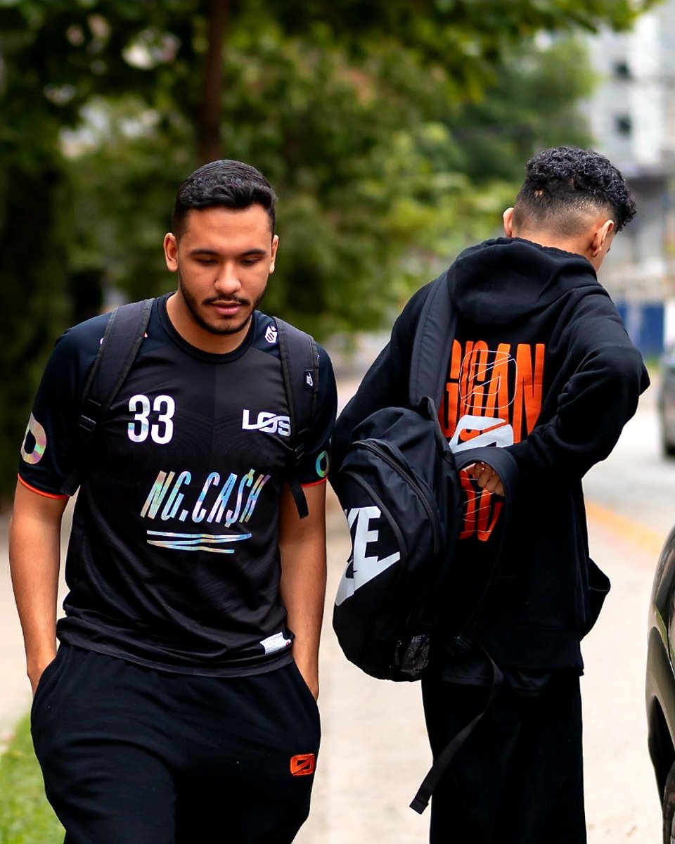 portaldalosgg's tweet image. Estamos prontos pra mais uma jornada em busca do bi campeonato brasileiro 🙏🧡🇧🇷

#goLOS #FFWSBR