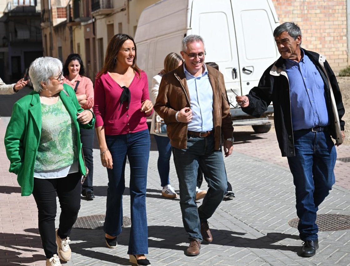 VISITA | Institucional a <a href="/Benifallet/">Benifallet</a> i signatura al Llibre d'honor per part de la consellera <a href="/eniubo/">Esther Niubó</a>.

Entrevista amb l'alcaldessa, regidors/es i passejada pels carrers del poble per saludar les veïnes i veïns. 

Gràcies per vindre a territori i posar-nos en l'agenda.