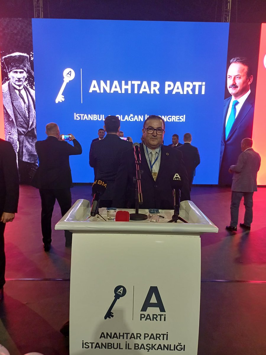 selimtaskin34's tweet photo. ANAHTAR PARTİ İSTANBUL 1.OLAĞAN KONGRESİ Muhteşem bir kalabalık kitlesi ile samimi coşku içinde gerçekleştirildi. https://t.co/ycAQoe7cq2