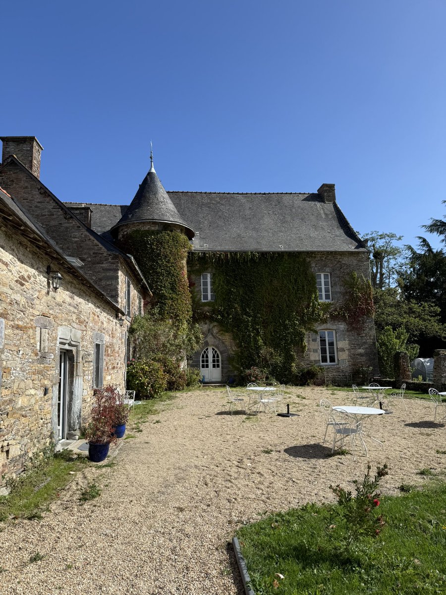 Simon__Rob's tweet image. French weekends.