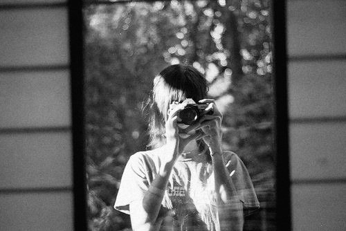 spamwritesau's tweet photo. Saturday Nights | #MiChaeng Au

Consistently appearing on her shots, Kyel persistently finds the person in silhouette during her night strolls. 

However, a one school project forbade her from searching. 

Could she ever find it or forget it? https://t.co/YwE4ymWWkM