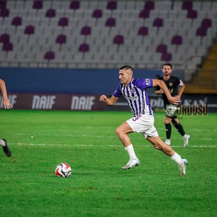 📌Son üç sezonda 68 Aksarayspor, Erbaaspor ve Mardin 1969 Spor ile şampiyonluk yaşayan Aykut Sarıdoğan, bu sezon ilk 5 haftada attığı 3 golle skor anlamında en iyi sezon başlangıcını yaptı. Sarıdoğan, en golcü sezonunu 2022-2023'de 8 golle Aksaray'da yaşadı.
🟣⚪️

#52Orduspor