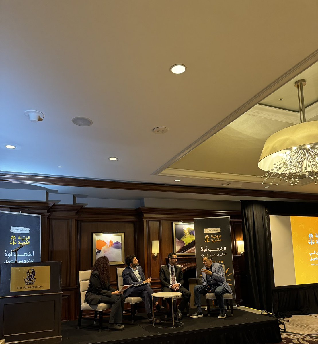 جانب من الجلسة الأولى أثناء حديث الإعلامي حافظ المرازي
#الشعب_أولاً