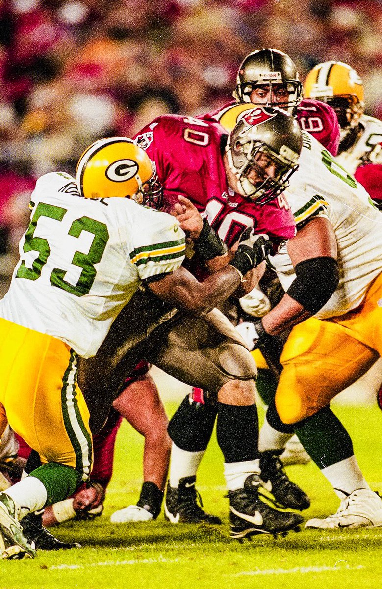 bcpix's tweet image. 1999 in Tampa — Mike Alstott, the A-Train, breaking tackles and carrying defenders. A moment from my NFL archive at BCPix.com. 🏈 #NFLThrowback #Bucs #SportsPhotography