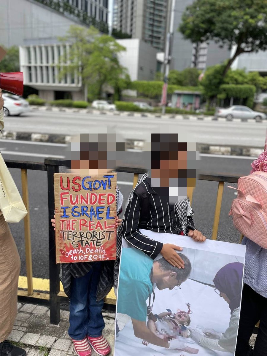 Rawhaki's tweet photo. We are not an NGO or a political party. We are a citizen-led movement of Malaysians, united across professions, races, religions, and political beliefs by one fundamental principle; We believe standing with Palestine is a matter of humanity and justice. https://t.co/sZB9Qlie8T