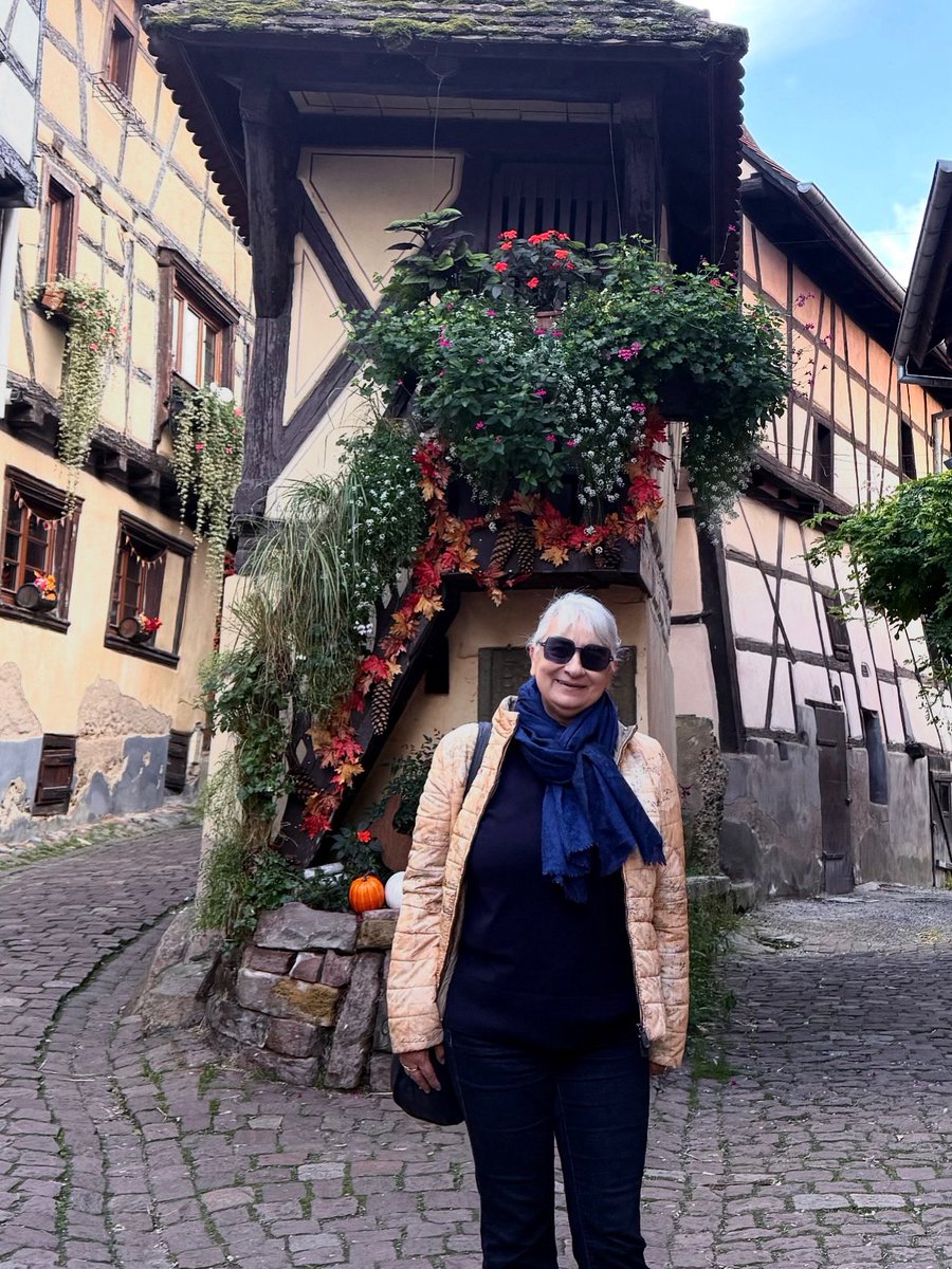 Bisogna prendersi cura ogni tanto della propria spensieratezza.Perché di pesi sul cuore ne abbiamo tutti
Ma se c’è un giorno di sole,un angolo di mondo che ci piace,dobbiamo godercelo 
Essere spensierati,nn significa essere superficiali,ma solo aver capito l’importanza della vita