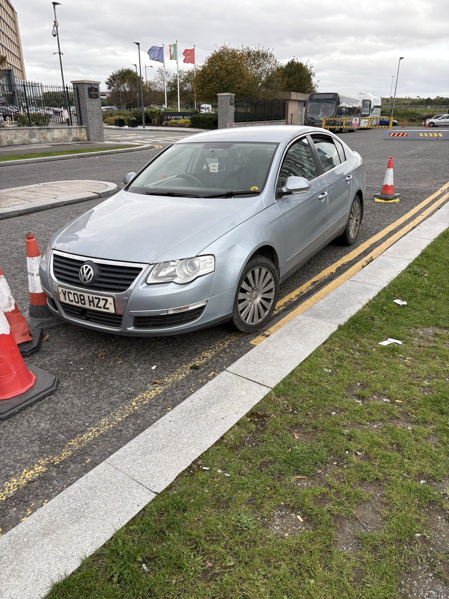 l33two's tweet image. Why does someone abandon (with keys) a high mileage #shitbox outside a Dublin hotel? @autoalex #weirdcartwitter #vw #passat