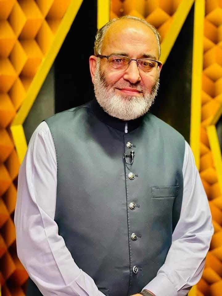 اسرائیل کی عدالت میں پہلا پاکستانی 
جسے غزہ کے شہیدوں ،ز خمیوں اور بے بسوں سے وفا کے جرم میں پیش کیا جائے گا 
واحد پاکستانی ہو گا جو اسرائیلی عدالت میں اہل پاکستان کے دو ٹوک موقف کی ترجمانی کرے گا ۔
مشتاق احمد صاحب  رب کعبہ کی قسم آپ امر ہو گئے ہیں ۔
 رب کریم آپ کی حفاظت فرمائے