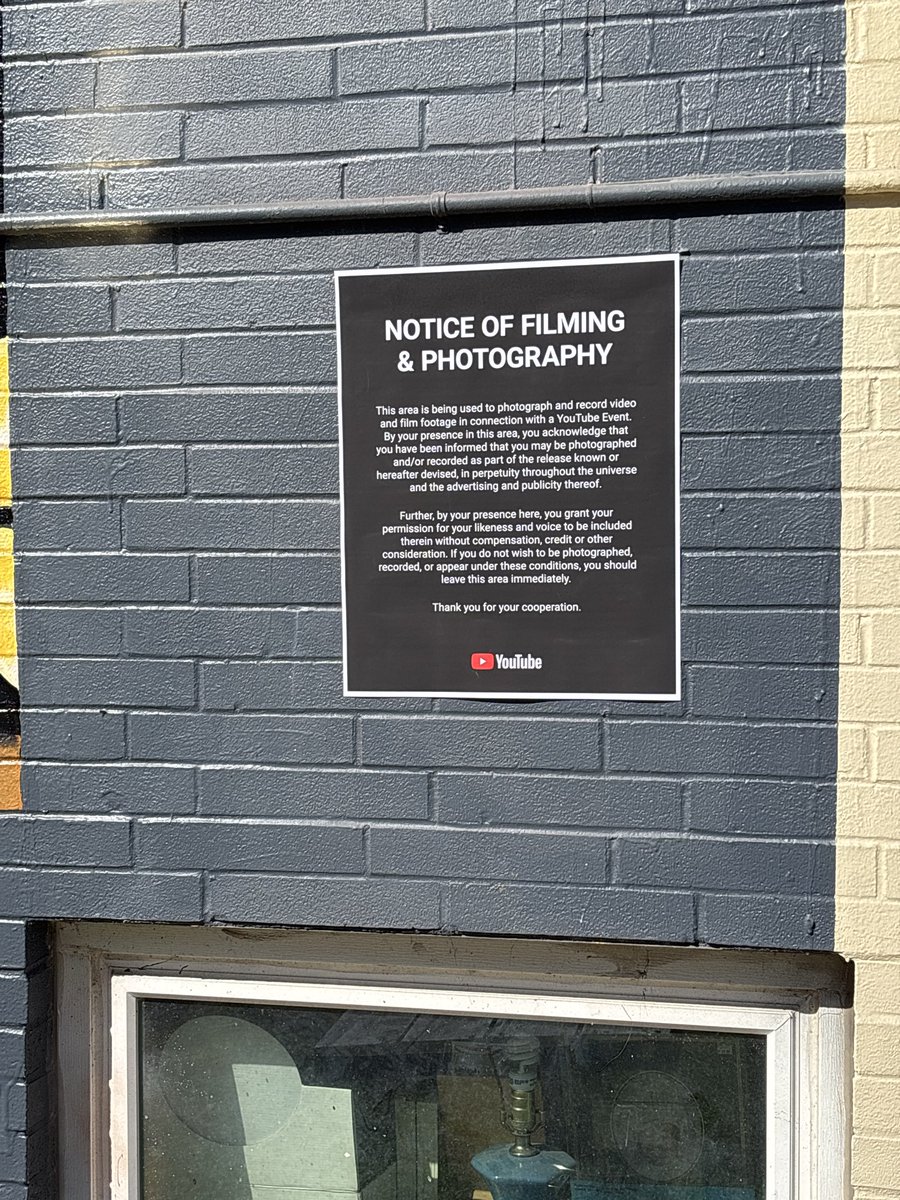 pyjamasamsttv's tweet photo. orange door in nashville at grimey’s may or may not open — security will not confirm. door security on site and youtube notice of film/photography posted. #tloas #nashvilleorangedoor #TaylorSwift https://t.co/eRvSQUzH4E