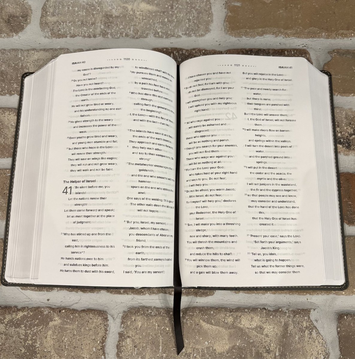 CoverLoverBR's tweet photo. The 𝐍𝐈𝐕 𝐂𝐥𝐞𝐚𝐫 𝐅𝐨𝐜𝐮𝐬 𝐁𝐢𝐛𝐥𝐞 is specially crafted for individuals with #ADHD #Dyslexia or anyone who finds it challenging to concentrate while reading Scripture
#NIVBible #ClearFocusBible #BionicReading @Zondervan @NIVBible @BionicReading

https://t.co/F6BE3ZNcb3 https://t.co/5xbsJmELI1