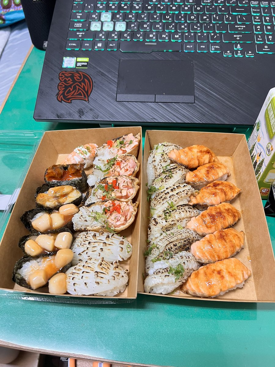 某天的晚餐
還是宵夜啊🤔