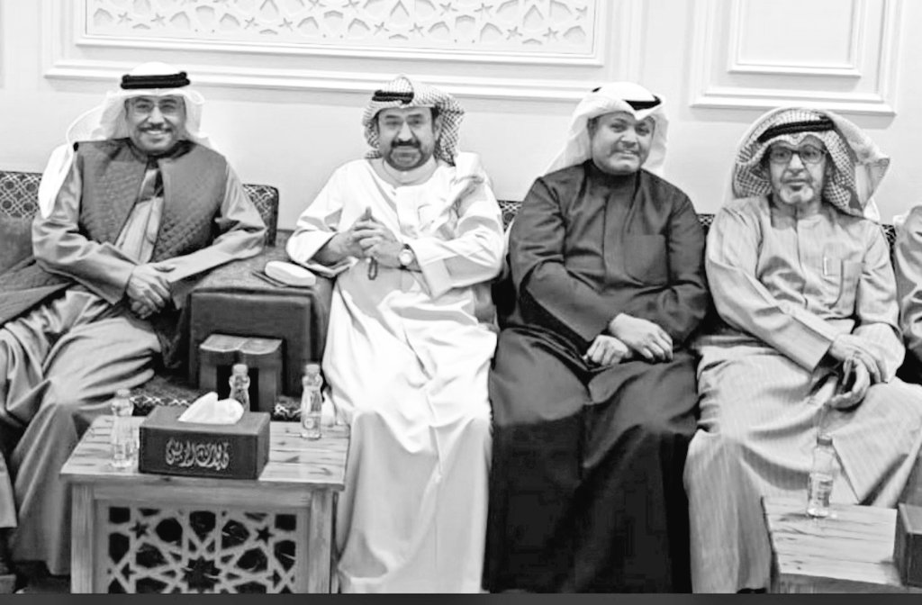 #يوم_المعلم_العالمي
رحم الله المعلم
 الأستاذ الدكتور
#فهد_زبن_الشمري
رحمةً واسعة،
هذا الرجل من أسرةٍ
 عُرفت بالعلم، 
وتوارثت الطيب والمرجلة
رجلاً عن رجل،
فَمَا كَانَ زبن هُلْكُهُ هُلْكَ وَاحِدٍ 
 وَلكنهُ بُنيانُ قومٍ تَهَدَّمَا
عليه من الله رحمه،
ولأهله ومحبيه
 الصبر الجميل.