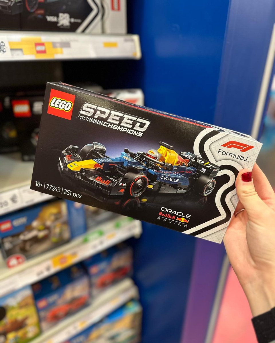 County Mall Crawley tweet media