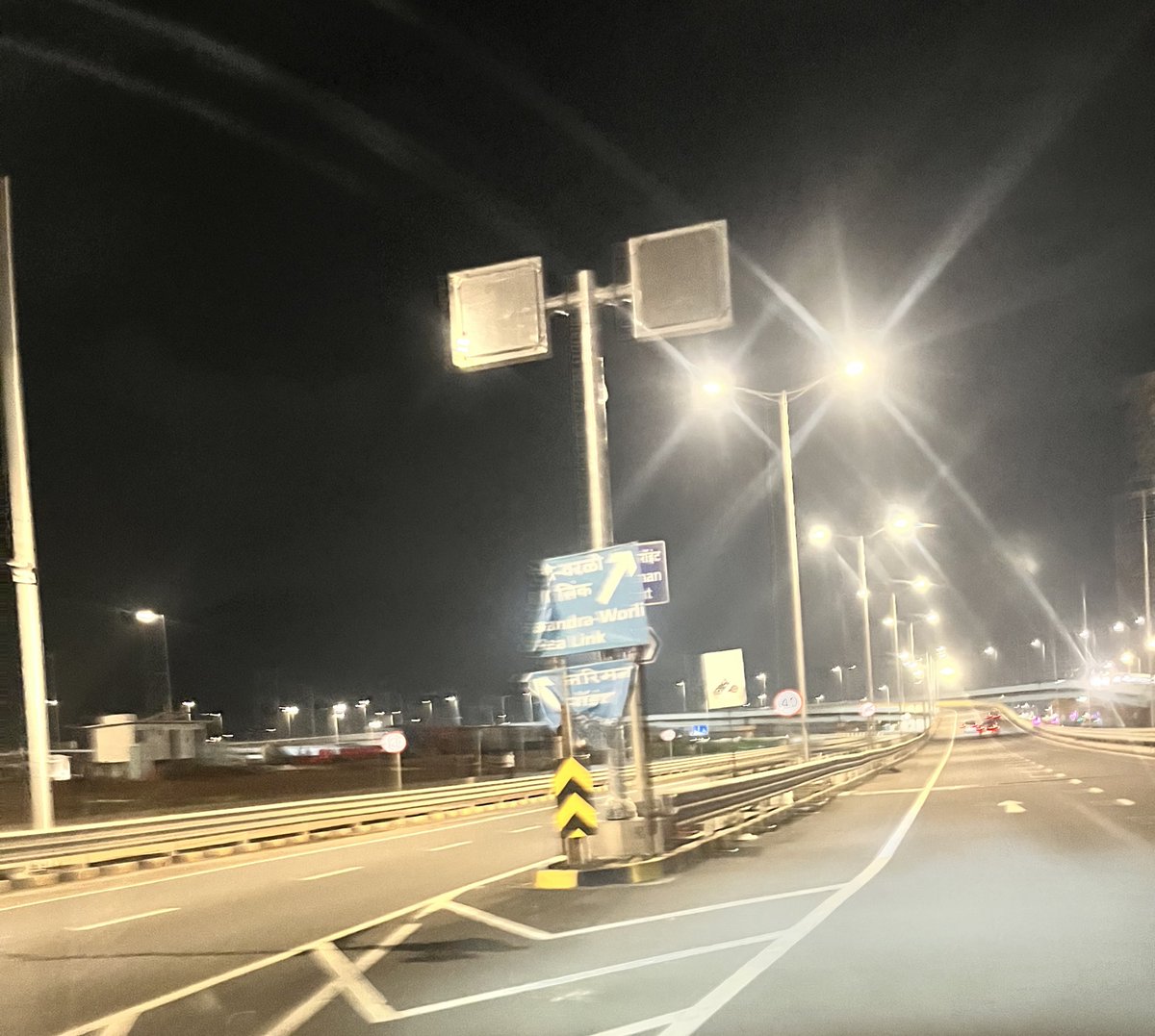 Can signage on this huge project of coastal road at intersection of Worli or marine drive not be better and at critical locations BEFORE the decision point? All vehicles have to slow down after the signal to decide which road to take! It’s literally tattered! <a href="/RoadsOfMumbai/">Roads of Mumbai</a>