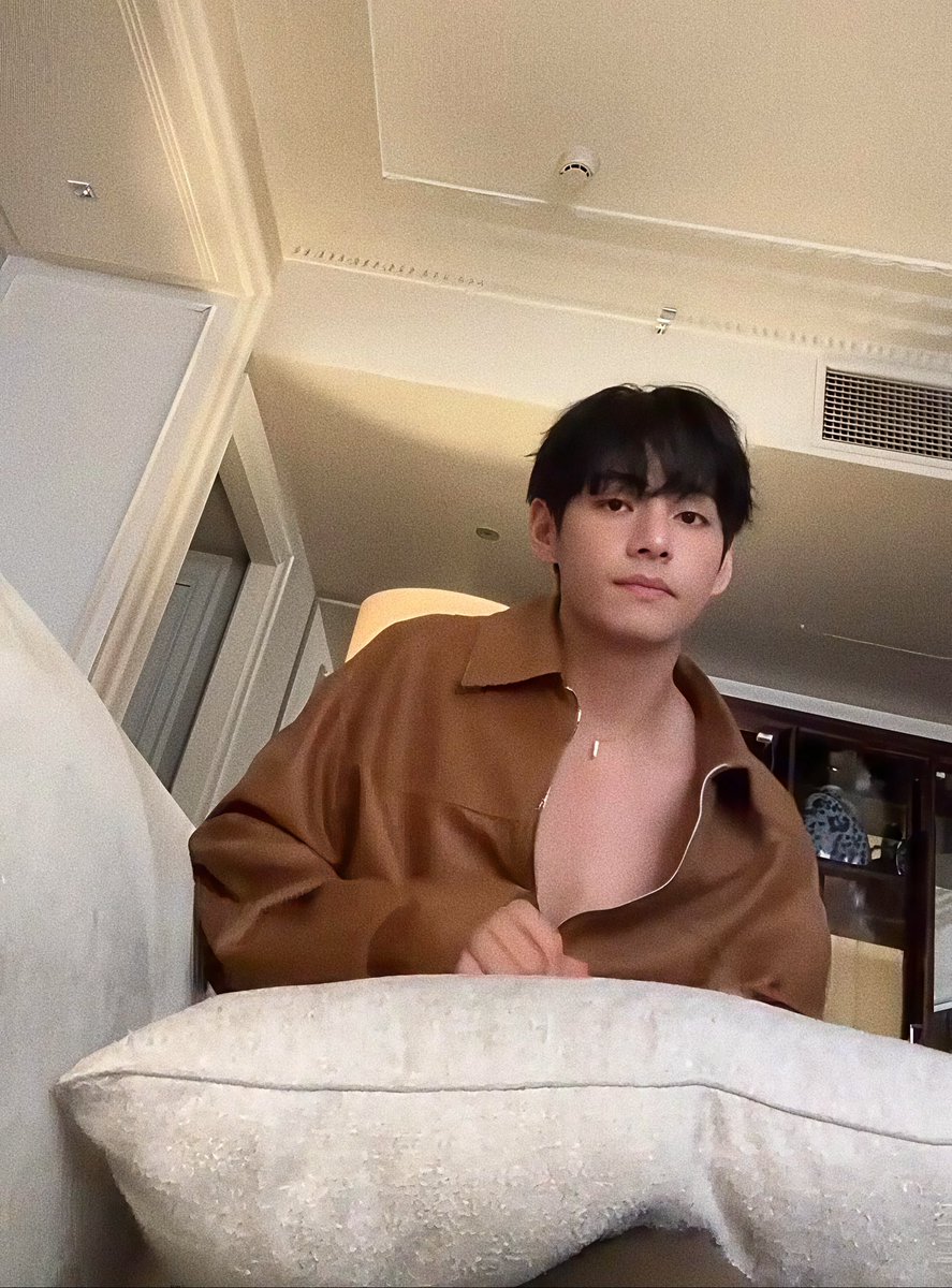 Taehyungimpact's tweet photo. HIM >>> https://t.co/N4kp89Wfna