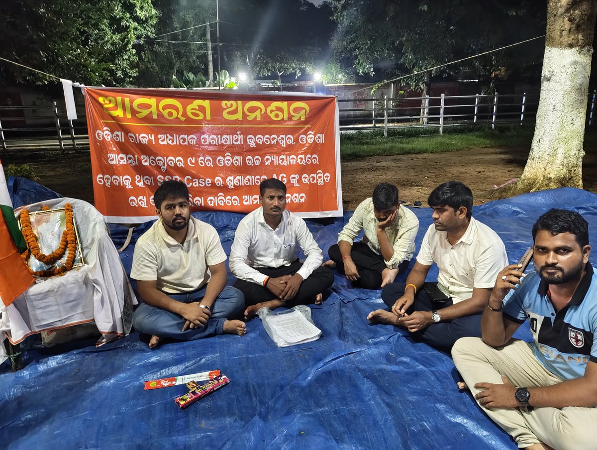 parameswarbal's tweet image. 🚨 On #HungerStrike since 9:00 AM today at Lower PMG, Bhubaneswar ✊
With six key demands urging #SSB to conduct the Lecturer Examination by December 2025.
Justice delayed is justice denied! 📢
#CMOodisha 
#dheodisha 
#suryavanshisuraj
#dppradhan 
#mohanmajhi 
@prithivirajBJP