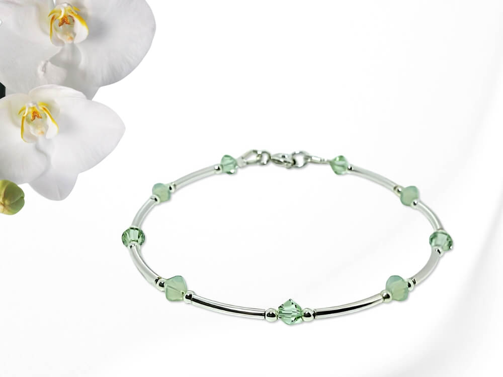SilverSensUK's tweet image. etsy.com/uk/listing/437… - #Sparkly &amp;amp; Opalescent Green Crystals Bracelet - Perfect #October #birthstone #gift with glowing #opalescent #crystals @Etsy @UKGiftHourPower #green #swarovski #sparkle #bridesmaidsgift @HandmadeHour @WeddingHour #HandmadeJewellery