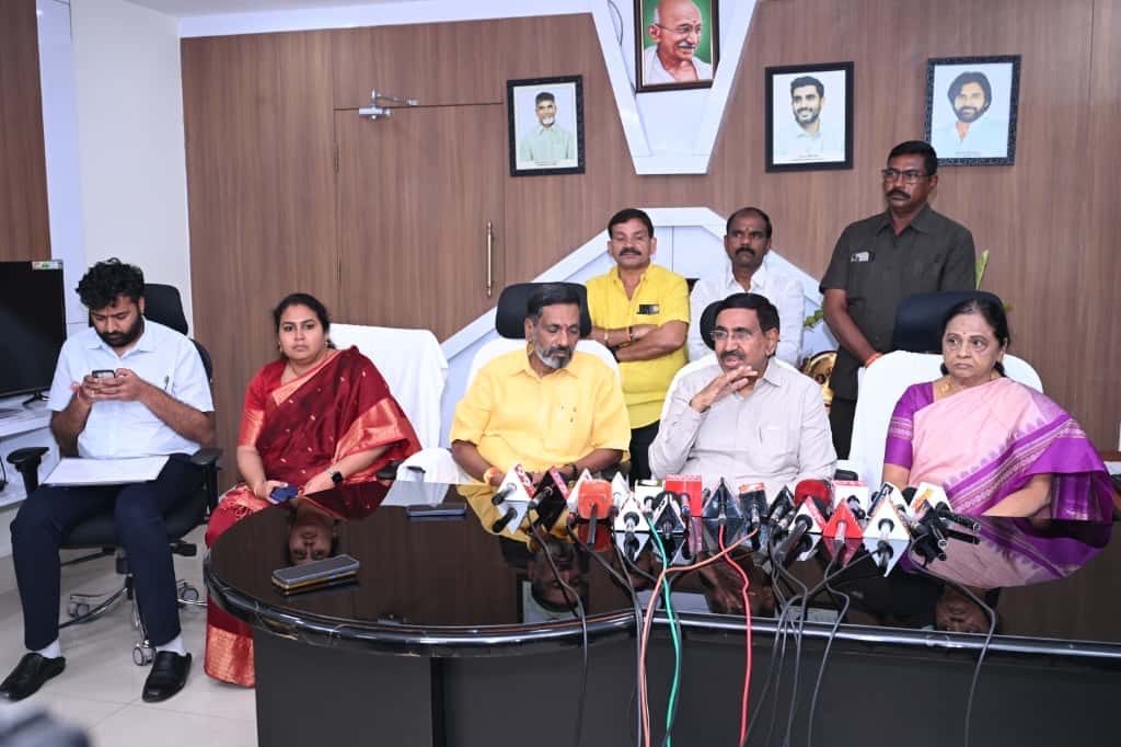 MissionAndhra's tweet photo. Tirupati City Development Review
•₹80 crore drainage canal project planned within Corporation limits.
•₹45 crore to be mobilized by December for Phase-1 works.
•Priority on drinking water supply, roads, and drainage maintenance.
•Review meeting held with TMC & TUDA to monitor ongoing projects.
•Officials led by Commissioner N. Mourya and TUDA VC Shubham Bansal reviewed progress.

#AndhraPradesh #Tirupati #UrbanDevelopment #Infrastructure #SmartCity