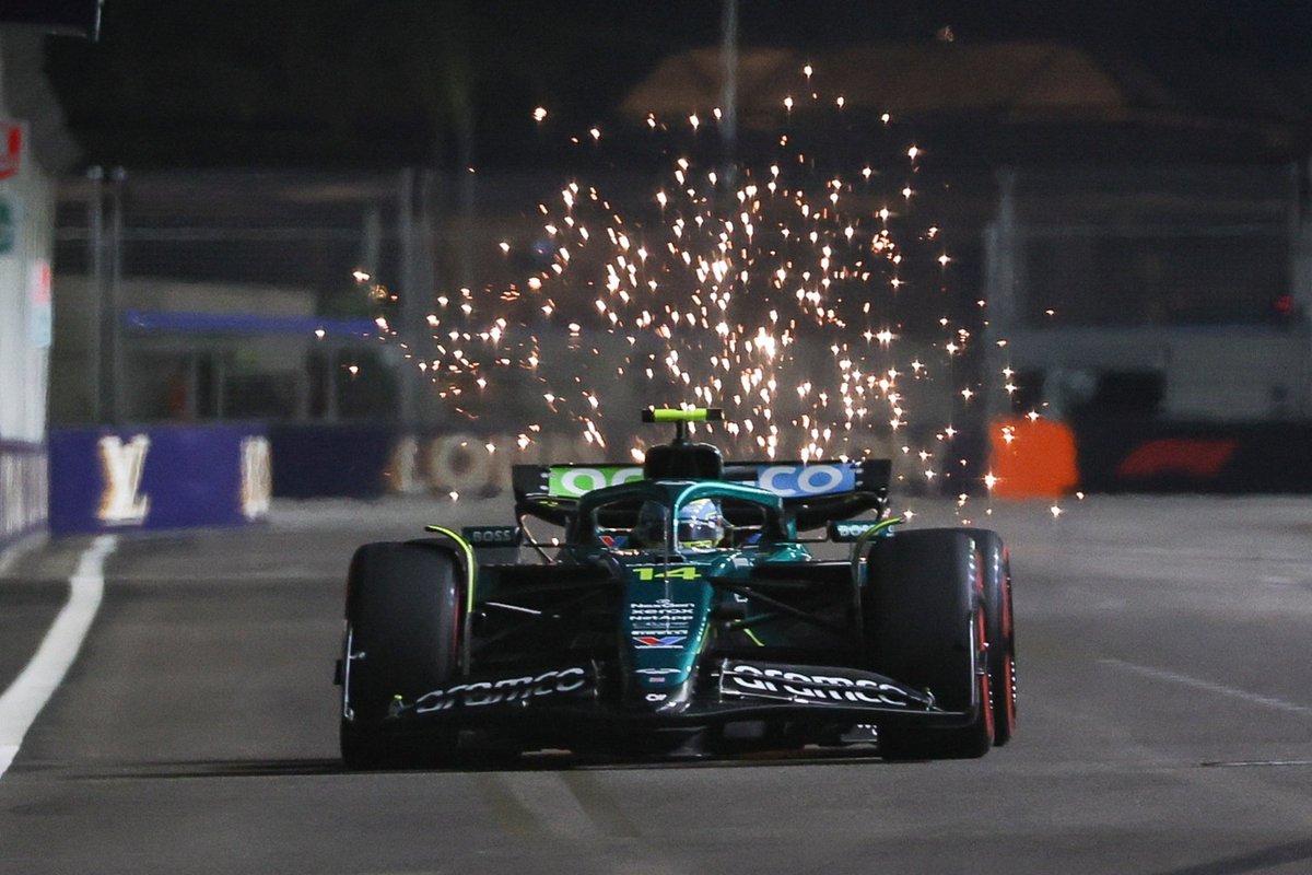 P7 para Fernando Alonso 🇪🇸 en Singapur, luego de la sanción de 5 segundos a Hamilton 
Gran carrera del Asturiano, piloto del día junto con Carlos Sainz que largando 18 y sancionado termino en P10