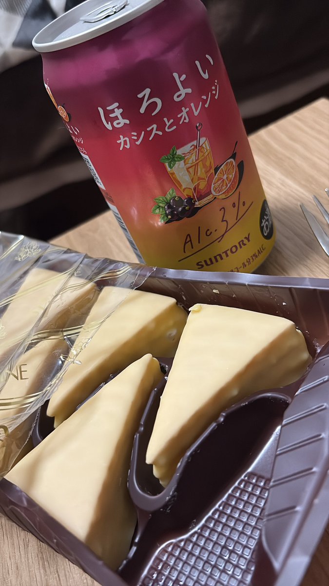 今日の作業終わったから梨味のケーキとほろよい（ほろ酔わない）飲みながらゲームでもやろう