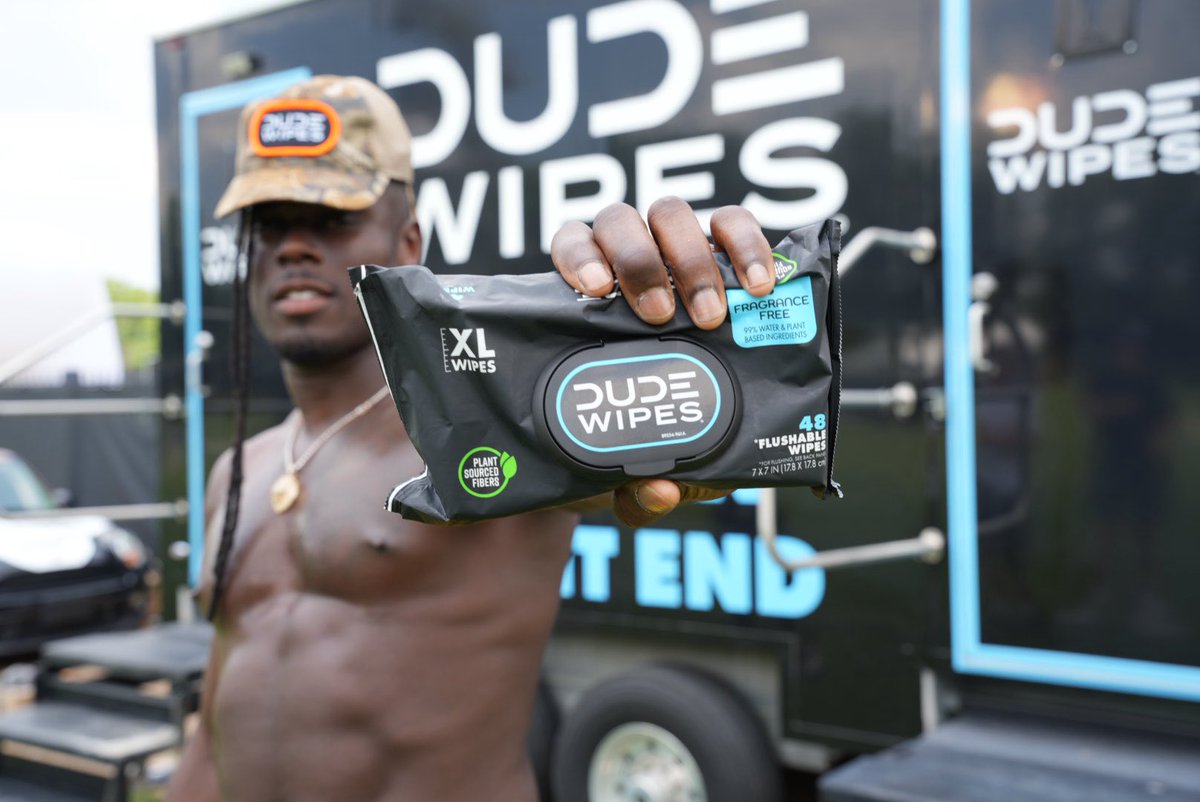 DUDEwipes's tweet photo. david njoku is that DUDE https://t.co/UT4wtxeM4L