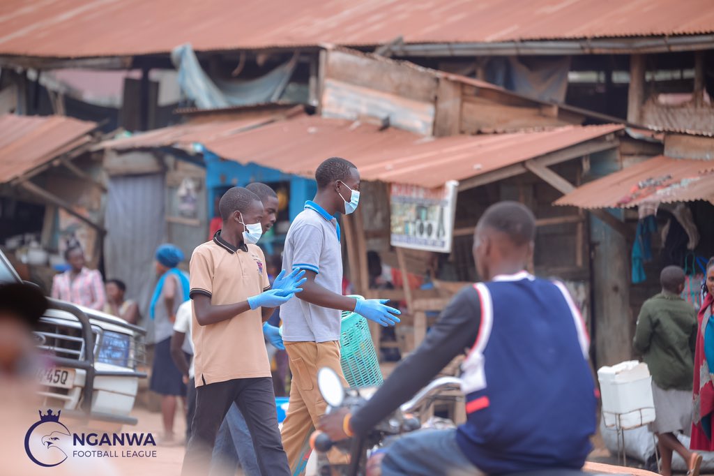 beracare's tweet image. #Beracare
Our MD @AziiziKawesa and @Mrcooperatives joined all other obs of @Nganwa_HS for a community work in Kabwohe, Sheema District 

Later it was show down of @NganwaFL grand finale at their alma mater pitch 

#BackToTheNest || #OliSafe? #CityKuCity