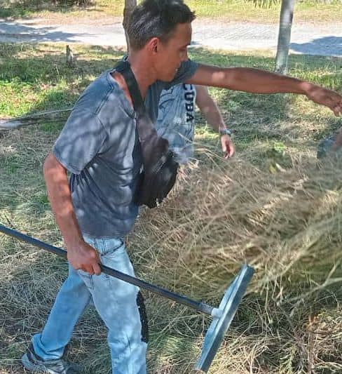 Nuestro <a href="/CentroPPetroleo/">Centro Politécnico Petróleo</a> se suma a las tareas de limpieza del entorno capitalino. ¡Juntos por una Habana limpia y saludable!

#Cuba #PetrolerosPorCuba
#LaHabanaDeTodos #CUPET
#UnidosXCuba #LaHabana