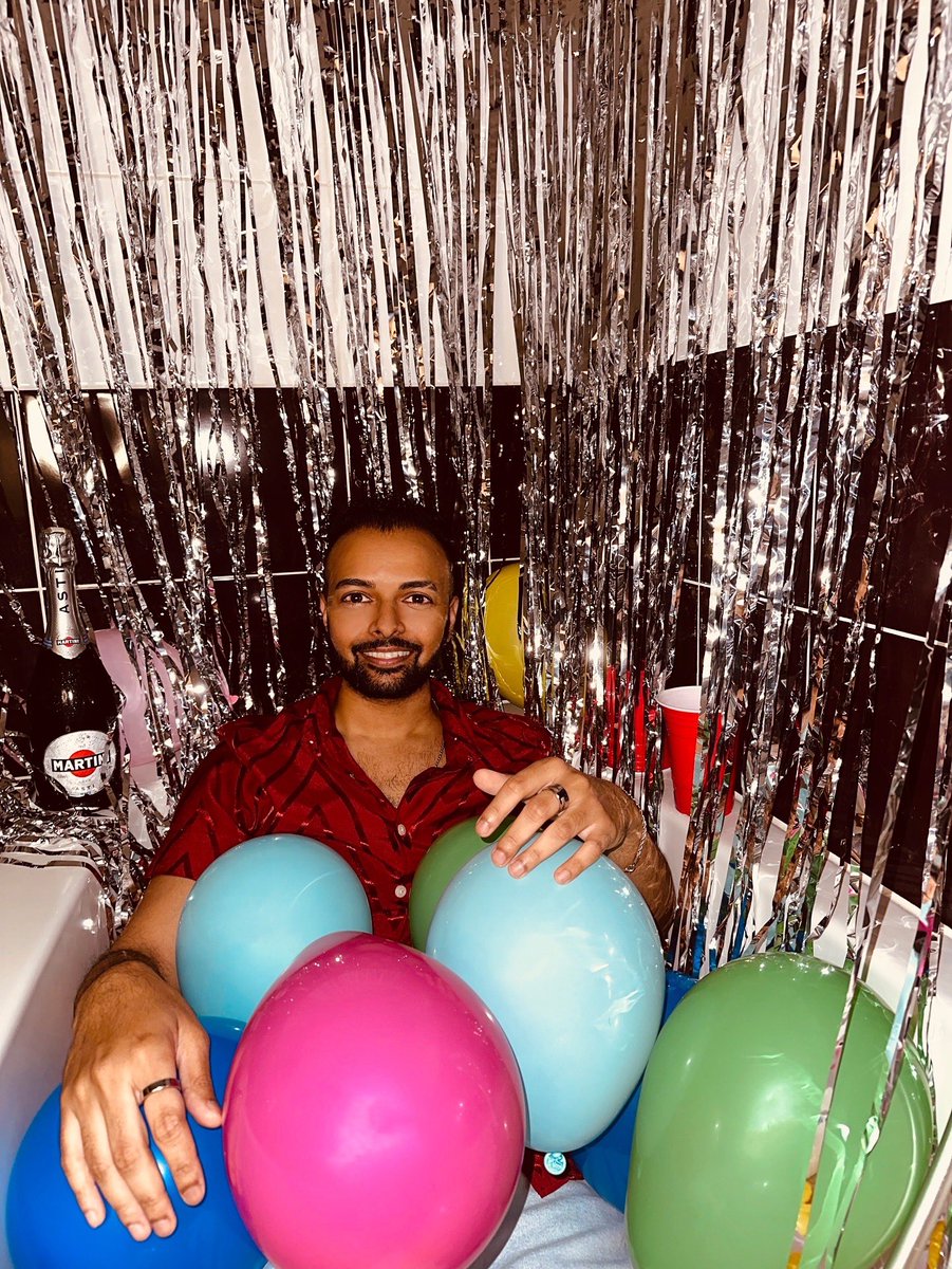 Guillermo05's tweet photo. 35 today! 🥳🎉 https://t.co/HdxsEuTe2l