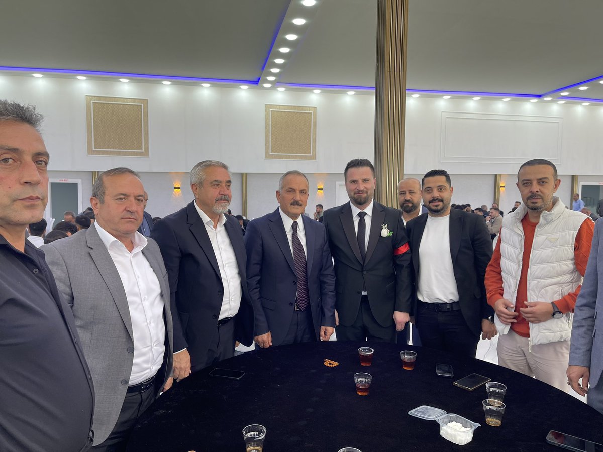 Yaklaşık 4.5 yıl Gençlik kolları il başkanlığımı yapan
Bu süre içinde gölgem gibi hep yanımda duran, saygı, sevgi ve sadakattan asla taviz vermeyen değerli kardeşim
Sn Nedim Kara’nın düğününe arkadaşlarımla birlikte katılım sağladık
Kendisine iki cihan saadeti diliyorum.