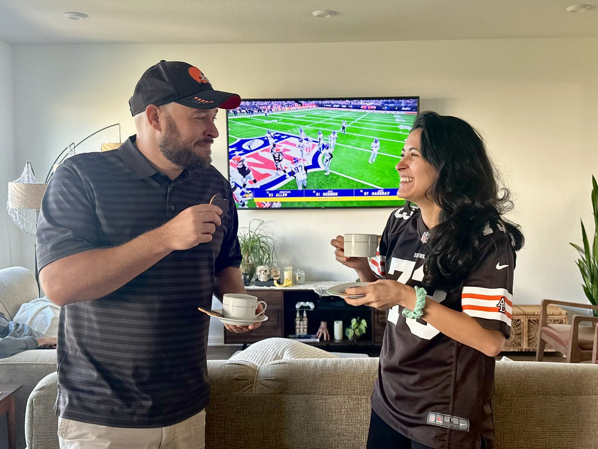 pherman2's tweet image. We may be in Ohio but @TwiningsUK Tea and @McVities dark chocolate digestives seemed like the right choice for the @Browns game in London!
GO BROWNS! @NFL