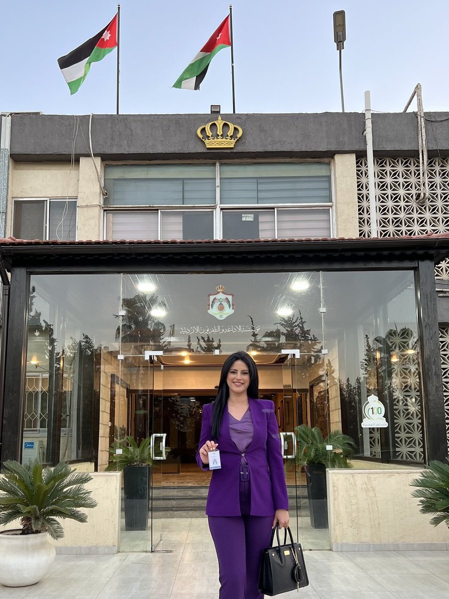من شاشة الوطن التلفزيون الأردني أبدا انطلاقة جديدة 🇯🇴فخورة أن أكون جزءا من هذا الصرح الإعلامي العريق 🇯🇴 قريبا باذن الله سنكون معكم بتحديثات جديدة 🙏🏻💗

#سونيا_الزغول 
#الأردن
#التلفزيون_الأردني