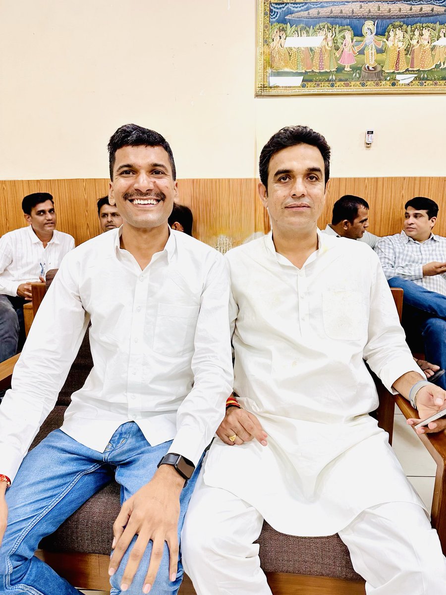 RCGORA29's tweet photo. श्री महेन्द्र सिंह जी बिश्नोई पूर्व विधायक लुणी को जन्मदिन पर हार्दिक बधाई एवं शुभकामनाएँ 🥳💐🎉 @Mahendra_Luni https://t.co/ad8blBroXD