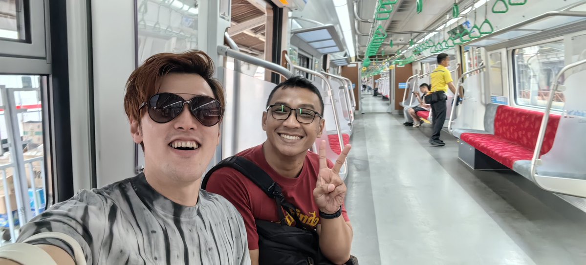 gohchoonfu's tweet image. Exploring #Jakarta in an immersive mode with the best tour guide ever @dellyramd, visited the #kotatua aka old town & #puppet museum & not to forget coffee & cake at Cafe #Batavia! #Indonesia
