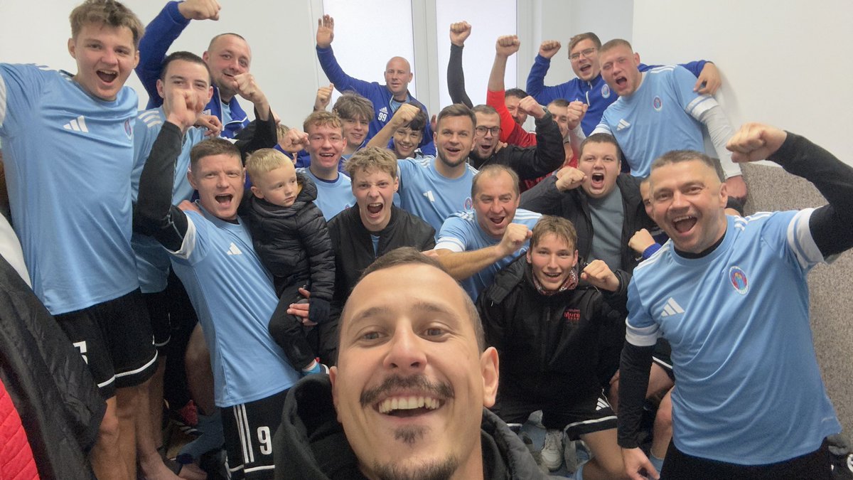 BPasym's tweet photo. Błękitni II Pasym nie zwalniają tempa! 💪 Pewne 7:2 z Burzą Słupy i trzecie zwycięstwo z rzędu! ⚽ Trafiali: Michał Nosowicz (2), Mariusz Jackowski (2), Arkadiusz Foruś (2) i Sławomir Foruś. 💙 Dziękujemy rywalom za mecz i kibicom za wsparcie! 🙌 https://t.co/YPjpMI0rDE
