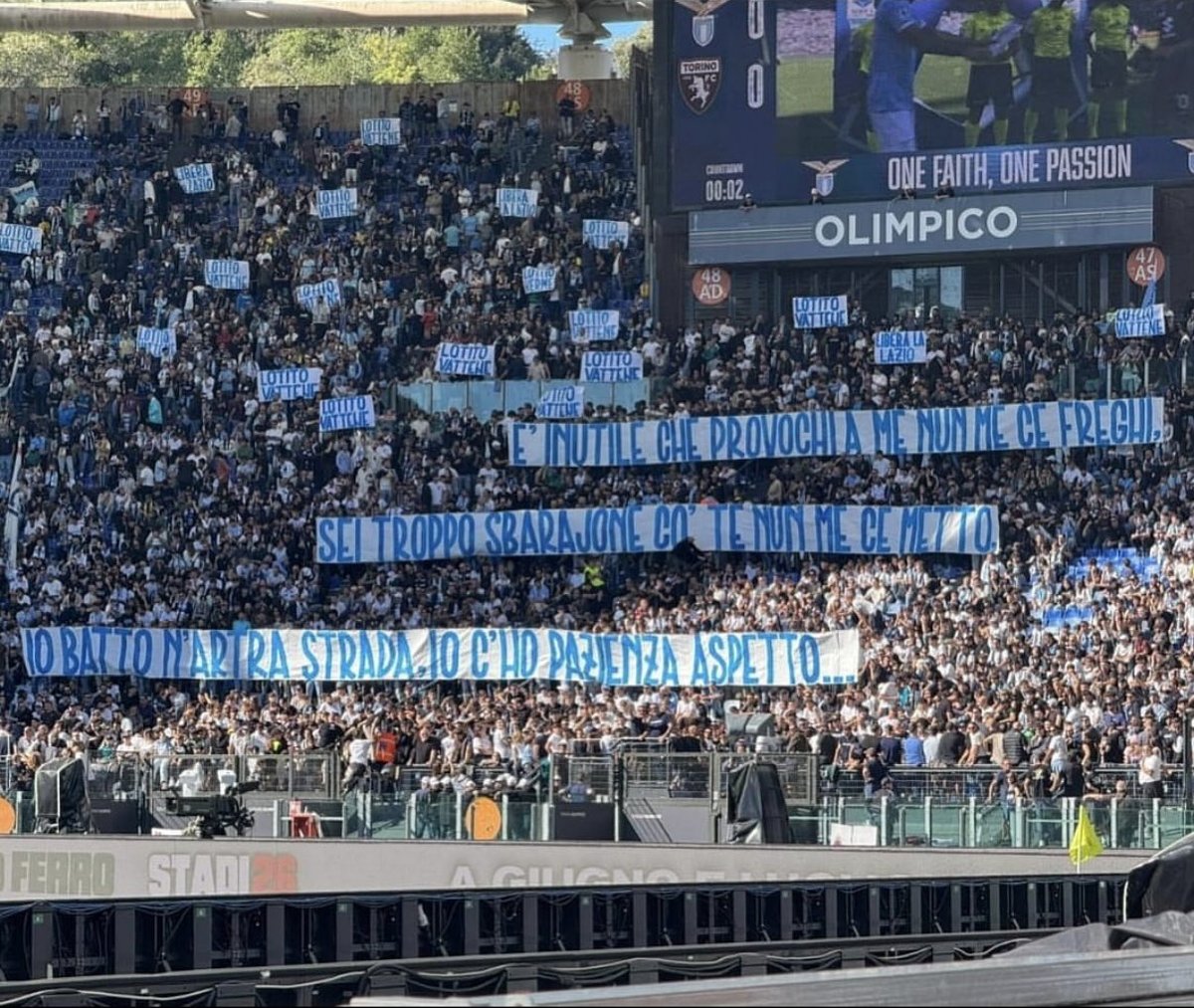 Le scritte in alto della curva con “lotito vattene” “libera la lazio” ecc… dovremmo farle tutti i tifosi in qualsiasi settore dello stadio.
Ma questo almeno è un buon inizio.